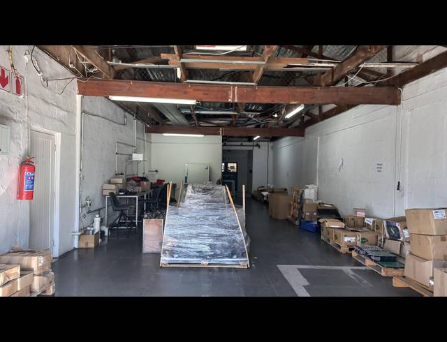 1,100M² BUILDING TO LET IN WESTMEAD